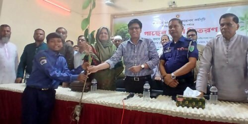 বিশ্বনাথে বিভিন্ন শিক্ষাপ্রতিষ্ঠানে গাছের চারা বিতরণ করলেন এমপি